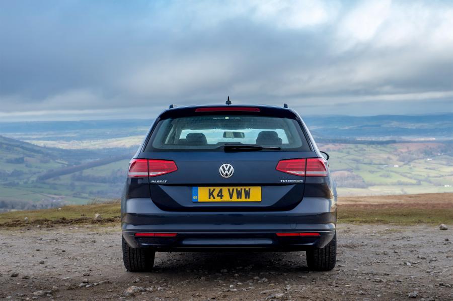  Volkswagen Passat Estate BlueMotion 2015 года  (UK) (фото 11 из 30)